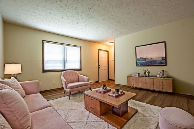 Building Photo - 15873-15875 US Highway 75