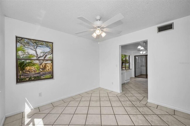Building Photo - 10626 Longwood Dr