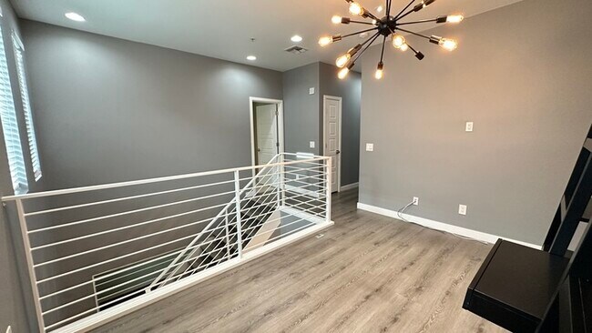 Building Photo - 3/2.5 Condo in Gated Complex