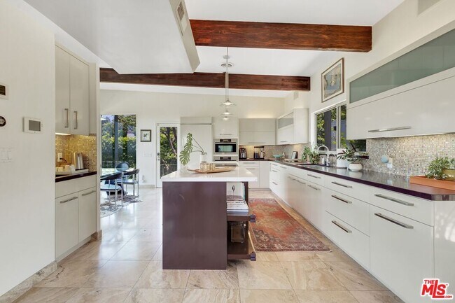 Building Photo - 3601 Berry Dr