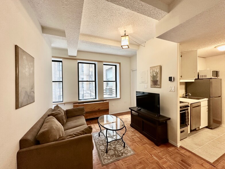 Building Photo - 150 W 51st St