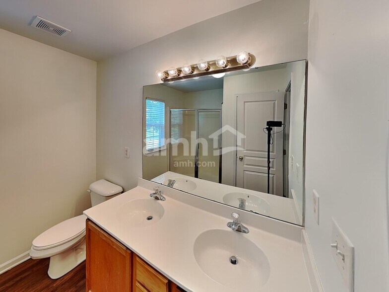 Building Photo - 121 Whitby Dr
