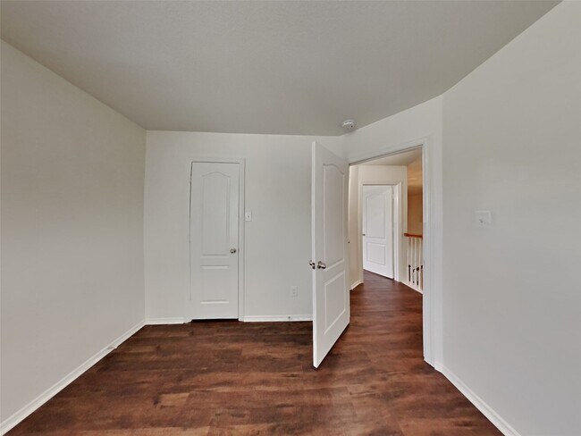 Building Photo - 2013 Briar Grove Dr