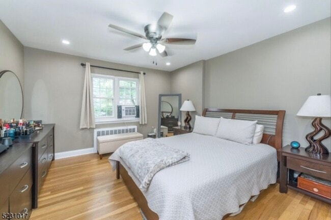 Building Photo - 8 Wedgewood Dr