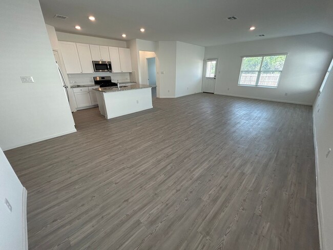 Building Photo - *COMING SOON* Dual Primary Suites! Spacious Home w/ Open Kitchen & Community Pool!