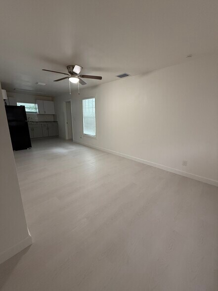 Building Photo - 626 37th St