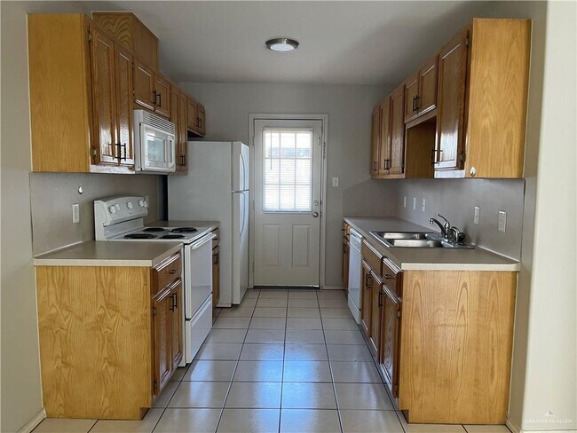 Building Photo - 2311 Dora Jeanne Dr