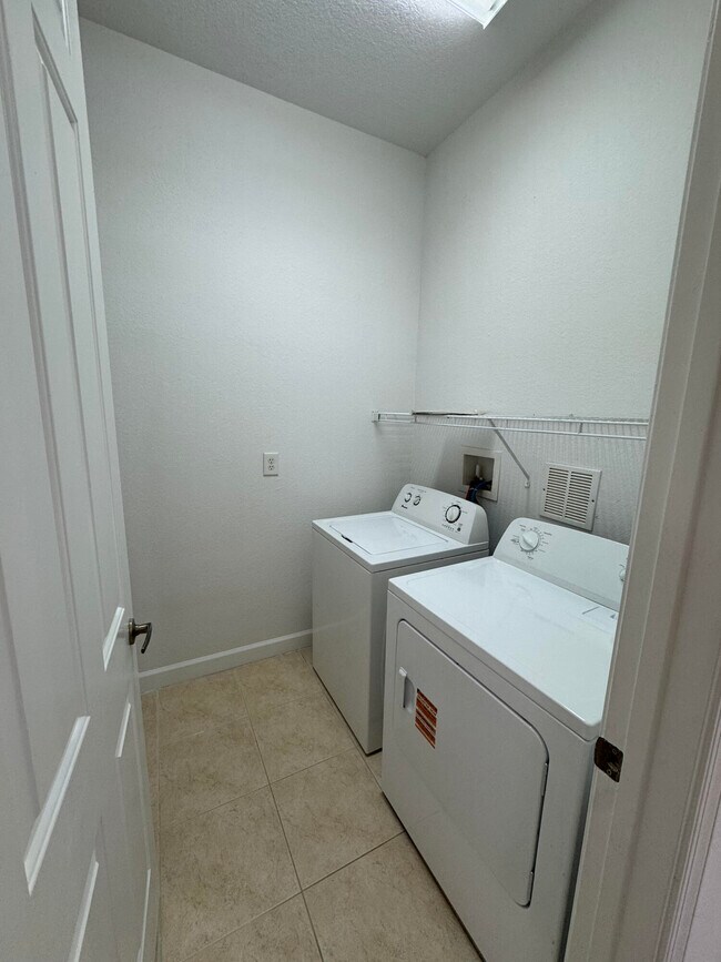 Building Photo - 6074 NW 116th Dr