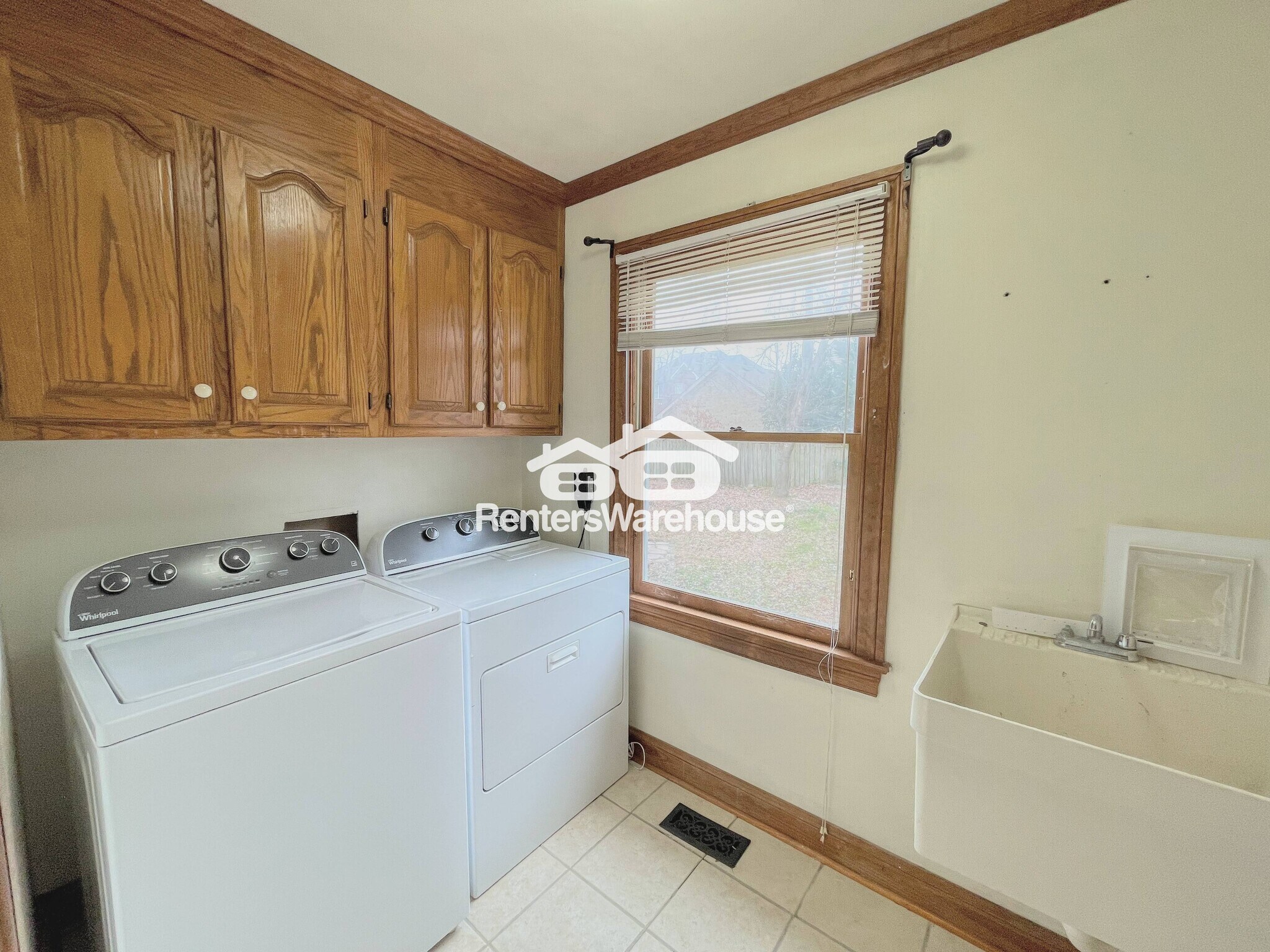 Building Photo - 344 Cedar Ln