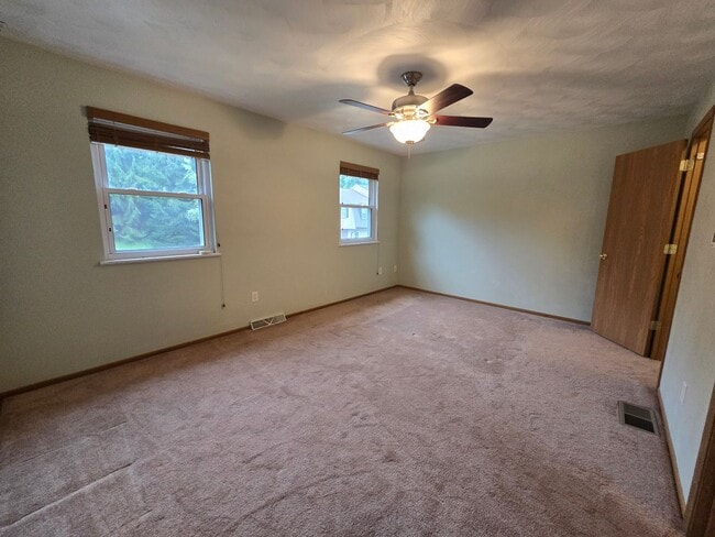 Building Photo - End Unit Townhouse - Plum School District ...