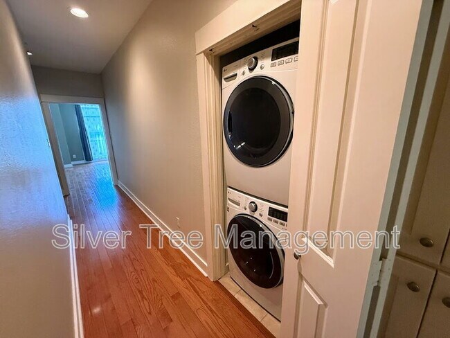 Building Photo - 3204 Wycliff Ave