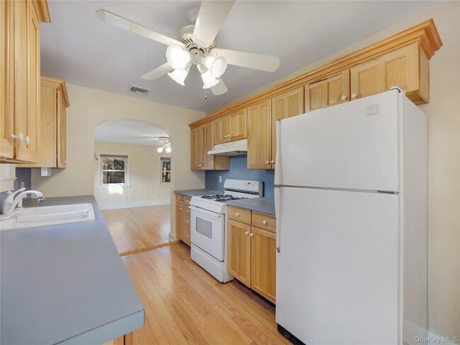 Building Photo - 18 Hughes St