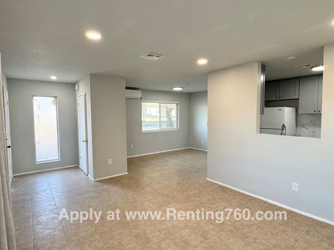 Building Photo - Newly Remodeled 2 Bed 1 Bath Near Downtown!