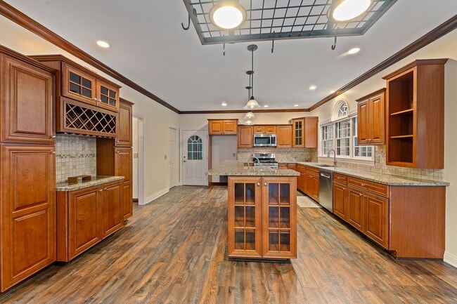 Building Photo - 652 Saddlebrook Dr