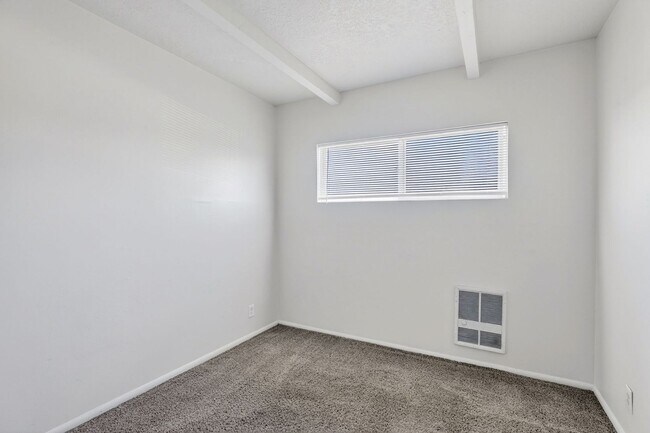 Building Photo - 1106-1112 NE 81st