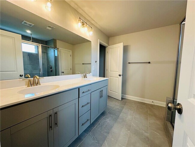 Building Photo - 4800 Sierra Creek Dr NE