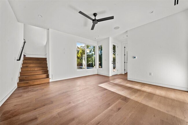 Building Photo - 2904 Westhill Dr