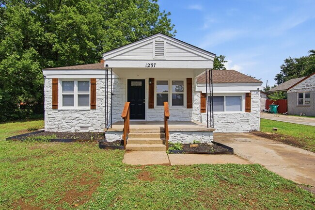 Building Photo - 1237 Staton Dr