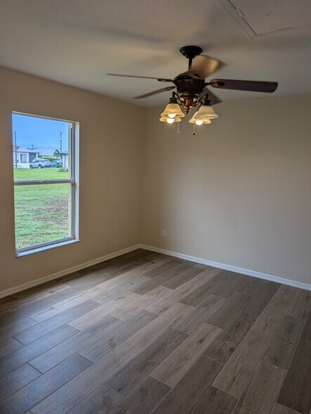 Building Photo - 3411 Chiquita Blvd S