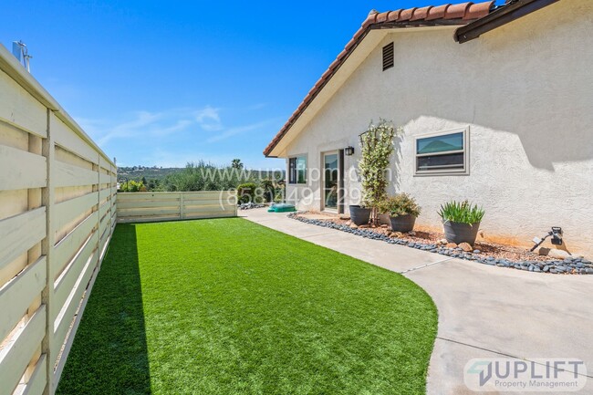 Building Photo - 3 Bedroom 2.5 Bathroom home in Ramona LARG...