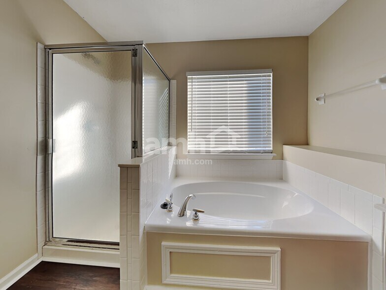 Building Photo - 16938 Cedar Creek Ln