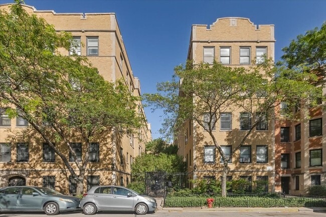 Primary Photo - 630 W Waveland Ave