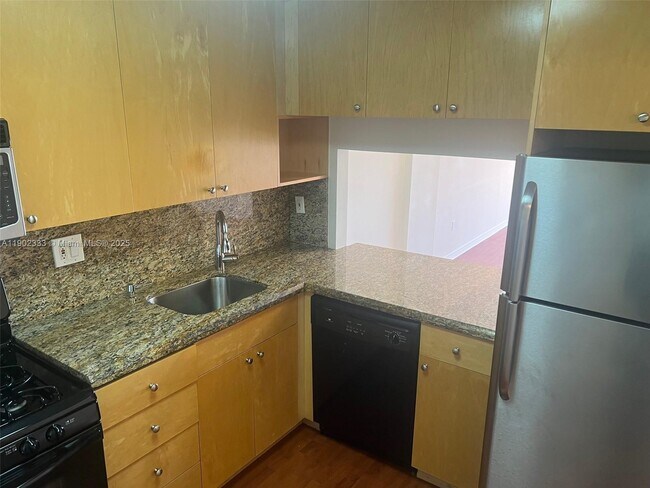 Building Photo - 13120 SW 92nd Ave