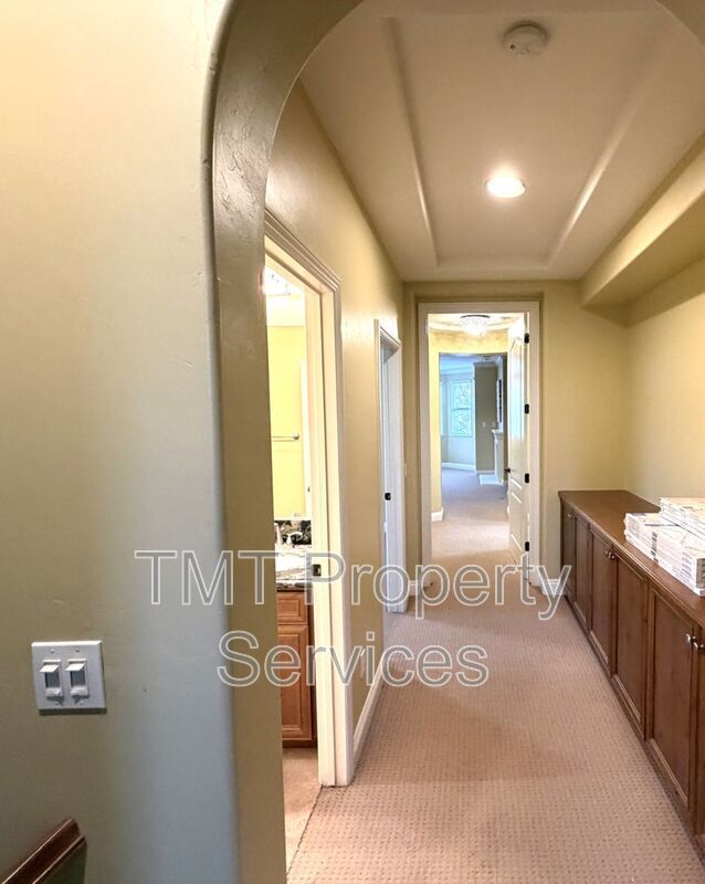 Building Photo - 6912 Riqueza Ct