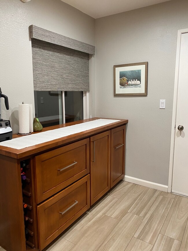 Building Photo - 920 Fuchsia Ln