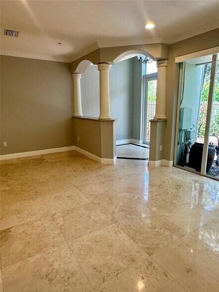 Building Photo - 1362 Bayview Dr