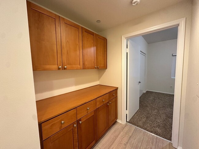 Building Photo - Immediate Move In: Spacious 3bed2bath condo Adjacent to Warner Center/Woodland Hills! Minutes to ...