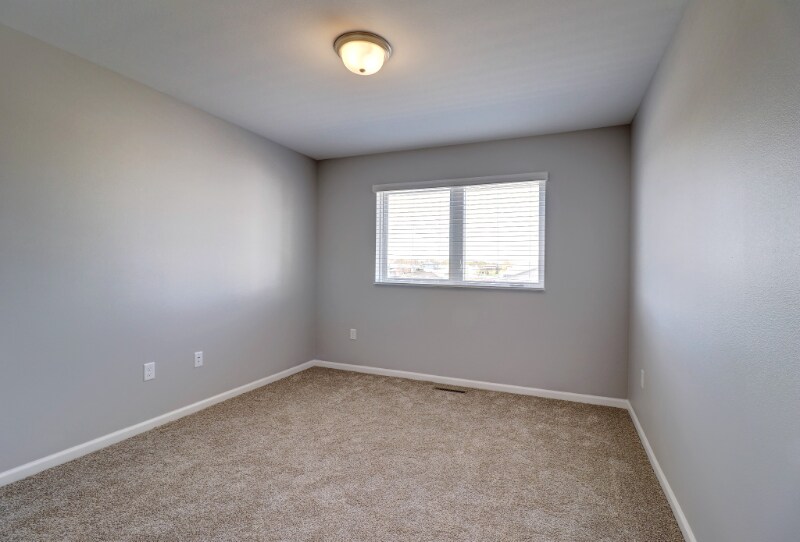 Building Photo - 3338 6th Way E
