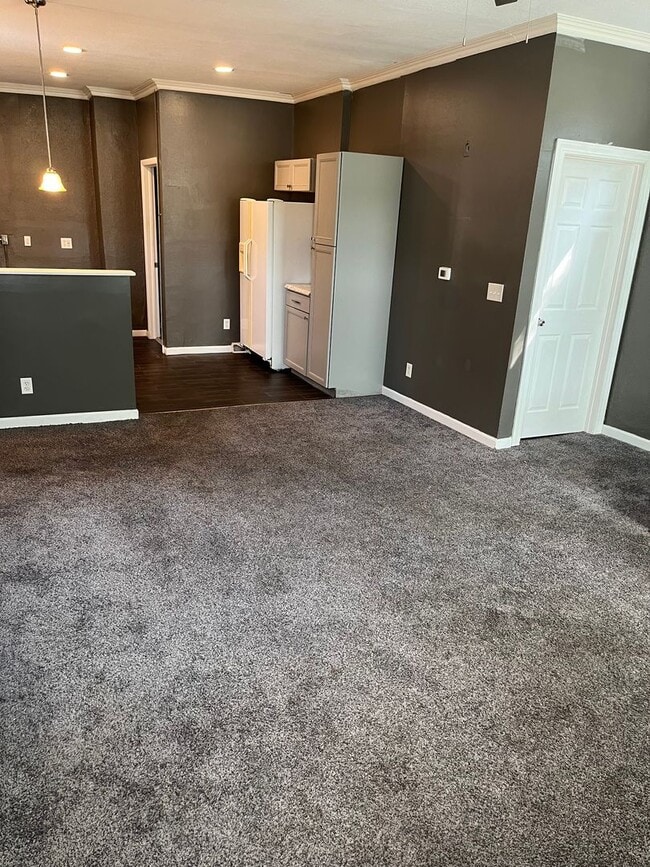 Building Photo - 2 BR/1 Bath home