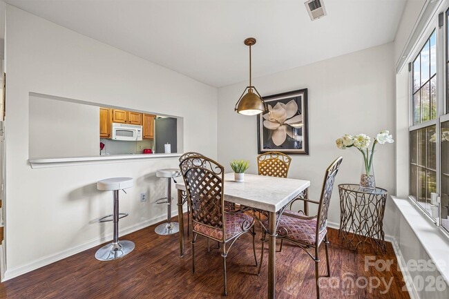 Building Photo - 5003 Sharon Rd