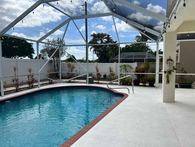 Building Photo - 18280 Coral Isles Dr