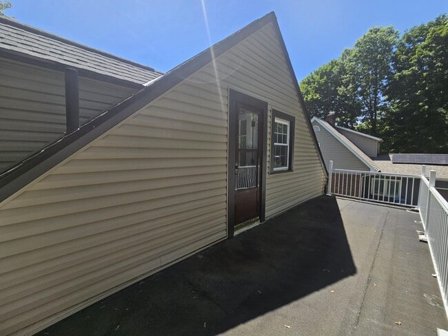 Building Photo - Spacious 5-Bedroom 2.5 Bath Home