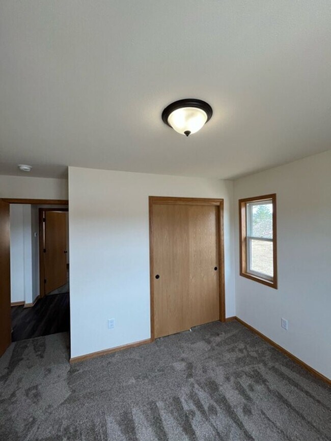 Building Photo - 517
