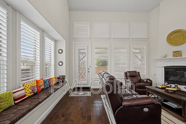 Building Photo - 8701 Fairway Ln