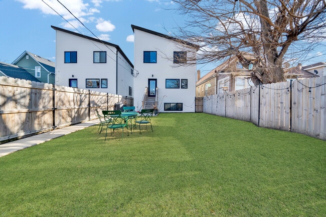 Building Photo - 1522 N Leamington Ave