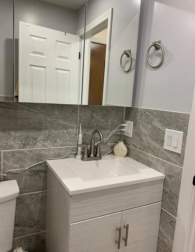 Building Photo - 379 Huse Rd