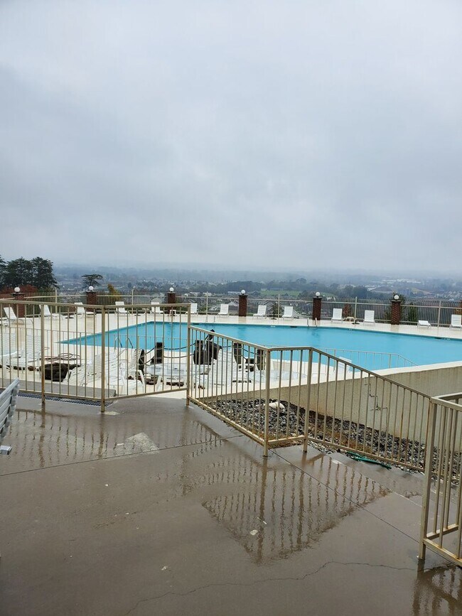 Building Photo - City of Maryville 37801 - 2 Bedrooms, 2 Bath Condo - Contact Karen Robertson (865) 454-7626