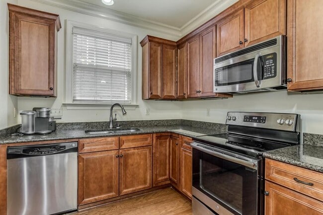 Building Photo - 2800 Belle Chase Ln