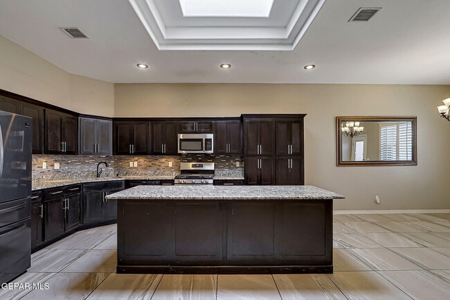 Building Photo - 14805 Holly Springs