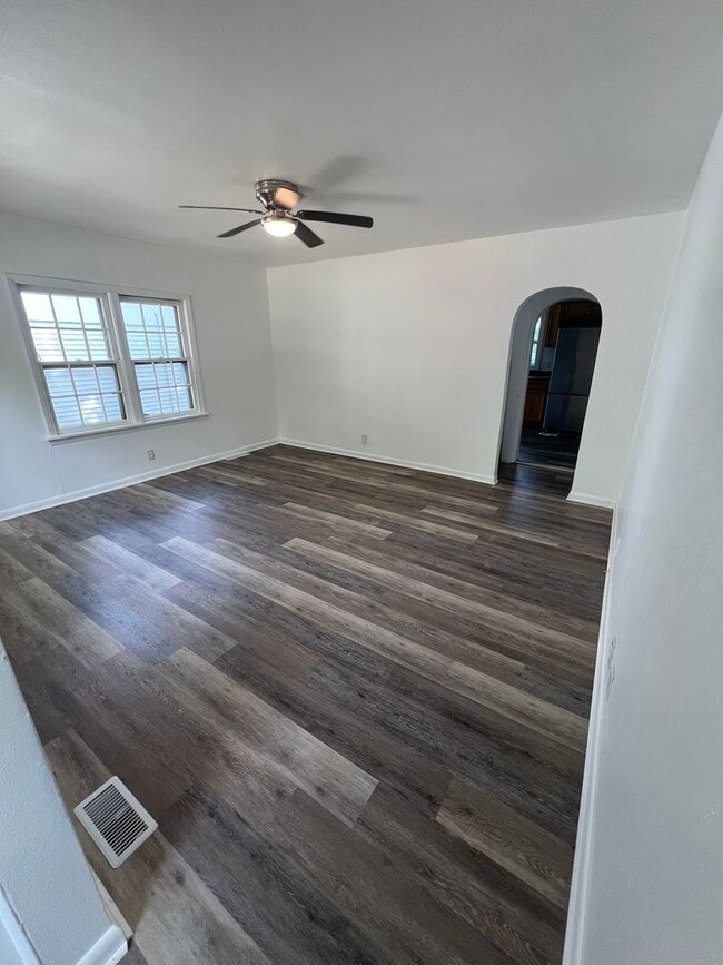 Building Photo - 210 N Lincoln Ave