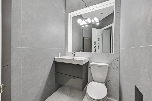 Building Photo - Fully Upgraded 5 Bedroom 4.5 Bathroom in Guard Gated Foothills Community!