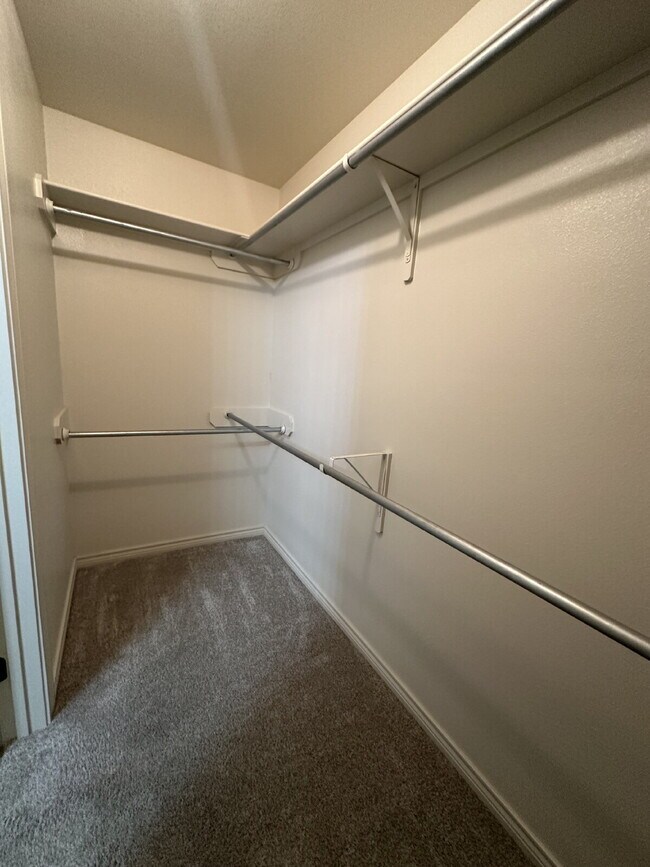 Building Photo - Beautifully Maintained Duplex - Lease Only