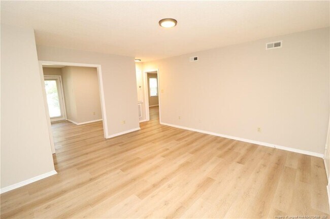 Building Photo - 3901 Lexington Dr