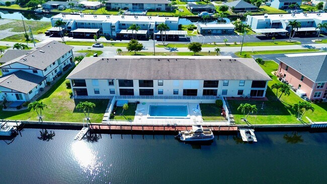 Building Photo - 2/2 Beautifully Remodeled, Furnished, With...