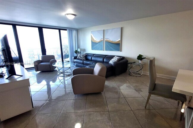 Building Photo - 2101 S Ocean Dr