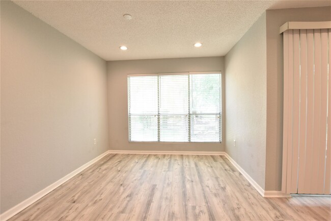 Building Photo - **Spacious 3-Bedroom Condo Available! 50% ...